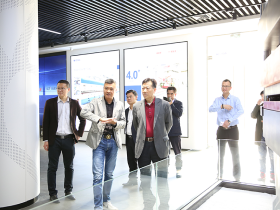 乐山万里石股份有限公司总裁邹鹏一行光临人生就是博集团调查领导